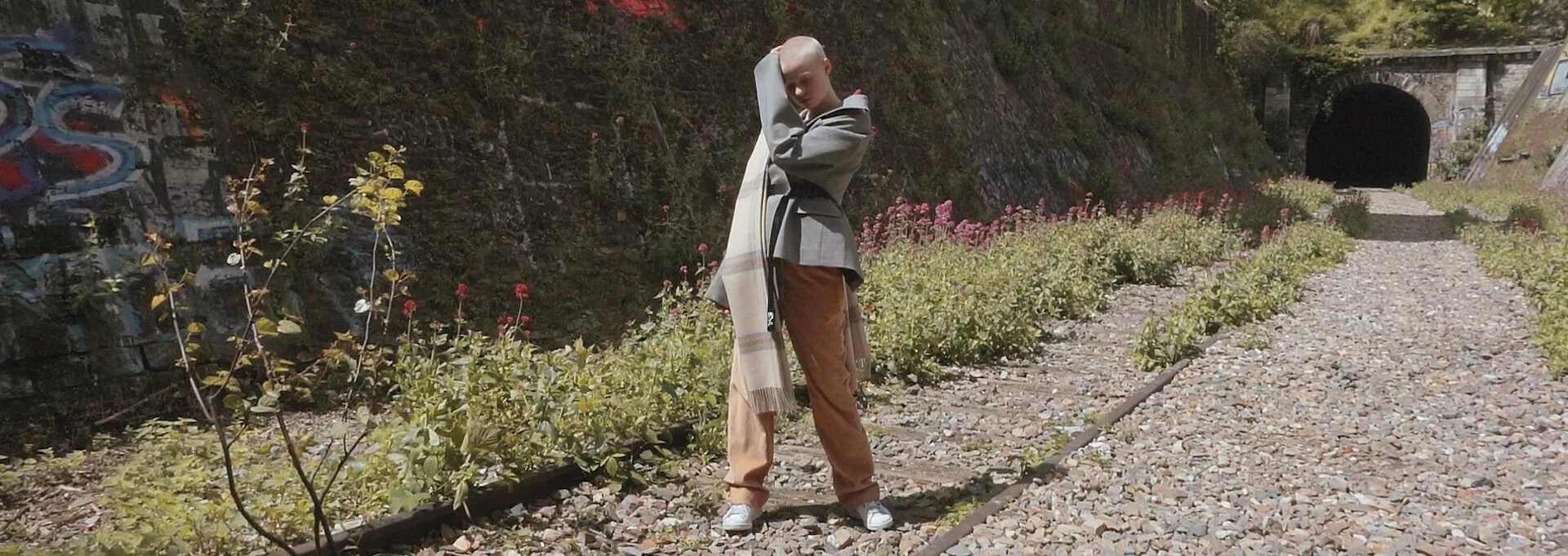 THE EARTH WHO FELL TO GIRL - NIMA NABILI RAD - image 1